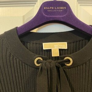 NEW💎Michael Kors Black Ribbed Crewneck Sweater ribbon bow Gold Logo Plaque smal